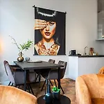 Appartement Center Located Alexander *
