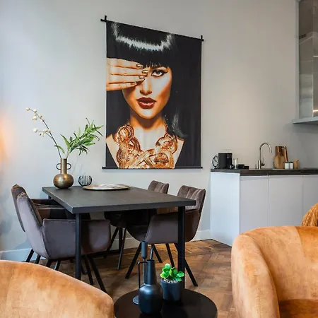 Appartement Center Located Alexander