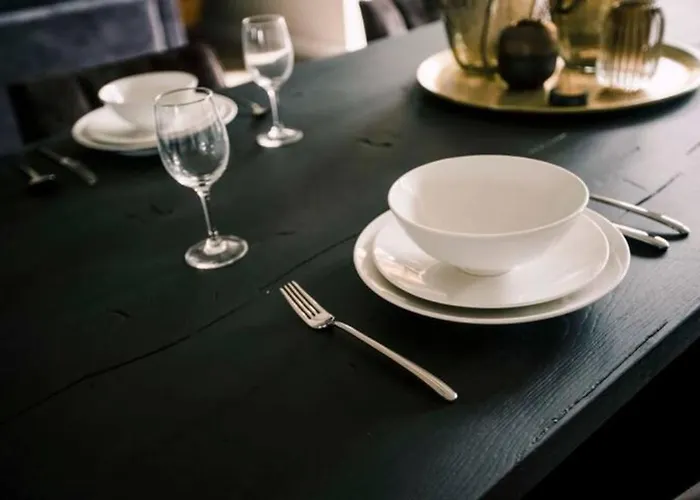 Center Located Alexander Tilbourg