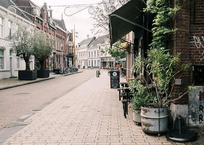 Center Located Alexander *