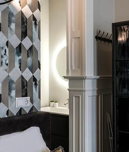 Center Located Alexander *