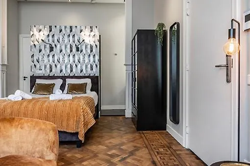 Apartment Center Located Alexander *