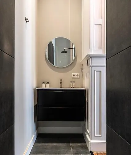 Center Located Alexander Tilburg