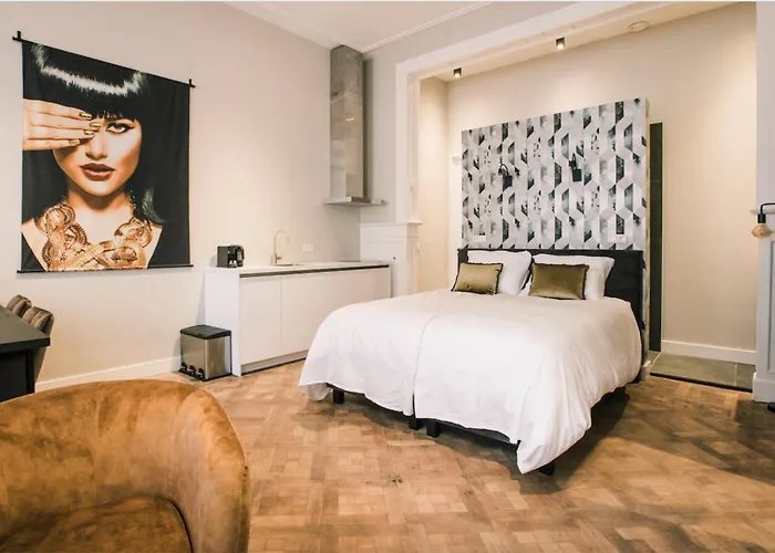 Center Located Alexander * Tilbourg