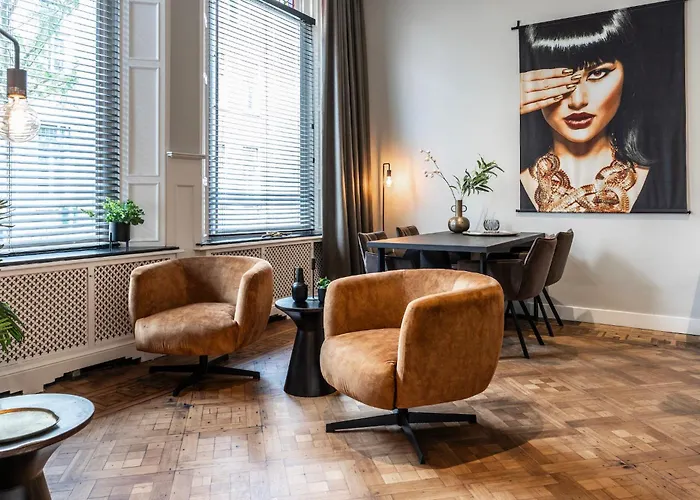 Center Located Alexander Apartment